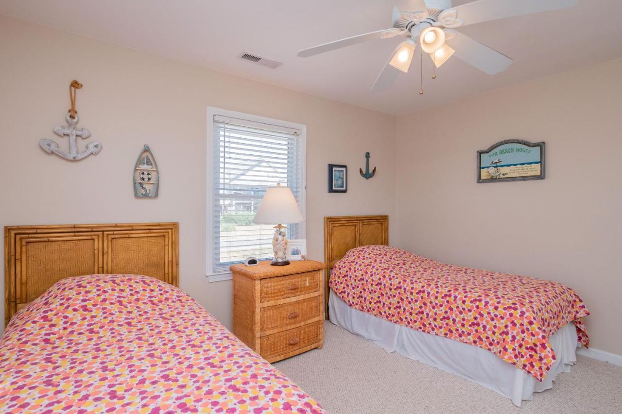 Katie Lou'S Place By Oak Island Accommodations Caswell Beach Exterior foto