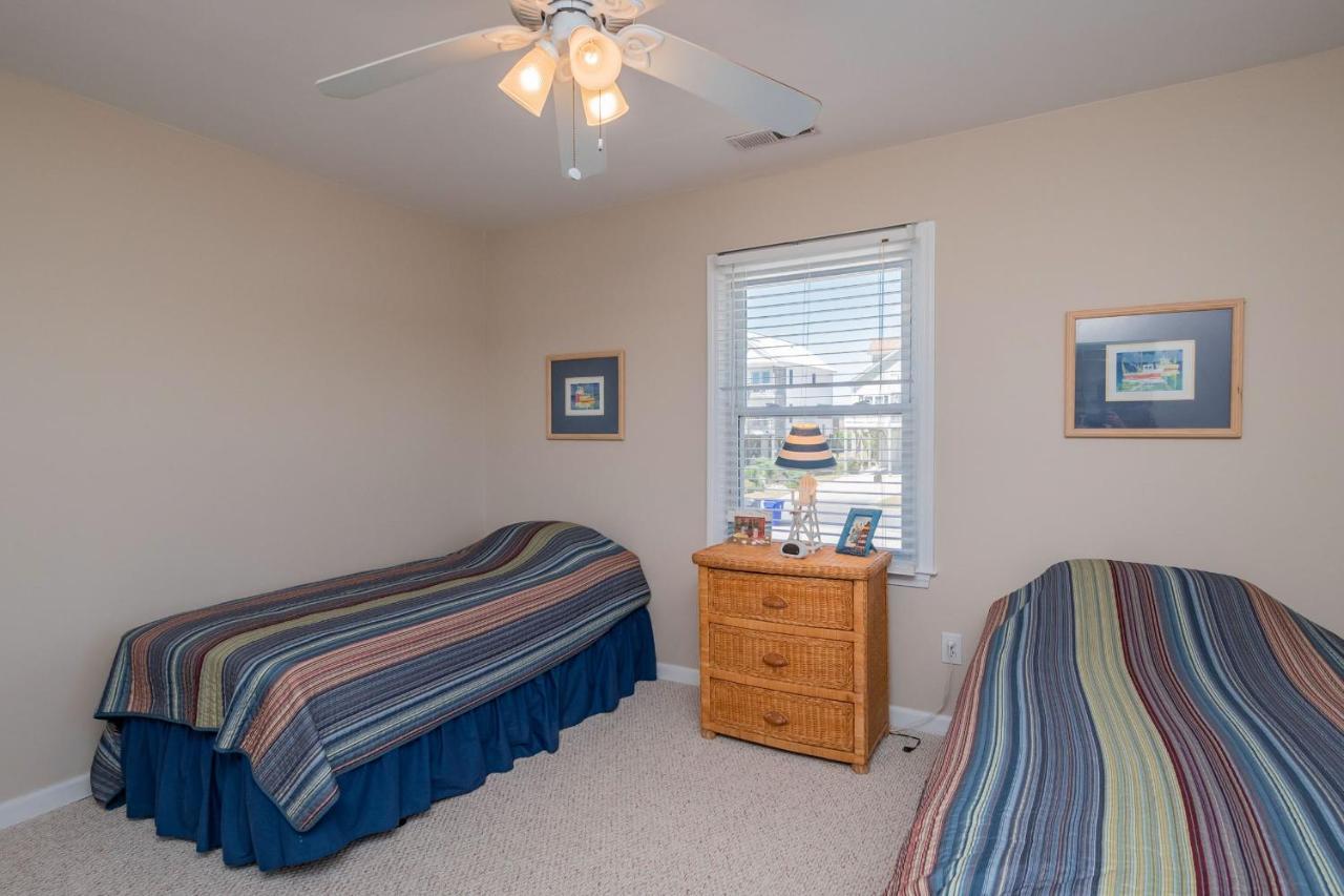 Katie Lou'S Place By Oak Island Accommodations Caswell Beach Exterior foto